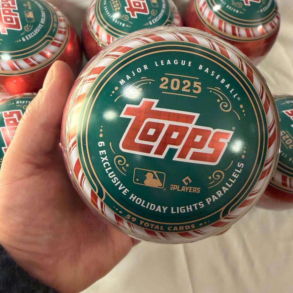 2025 Topps Holiday Baseball Tin (6 units)